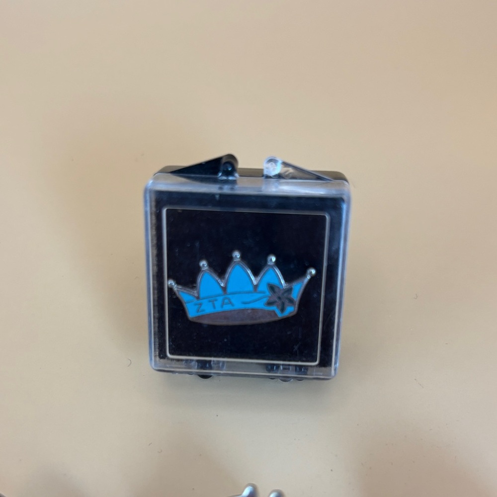 Assorted Enamel Pin Set - Picture 6 of 6